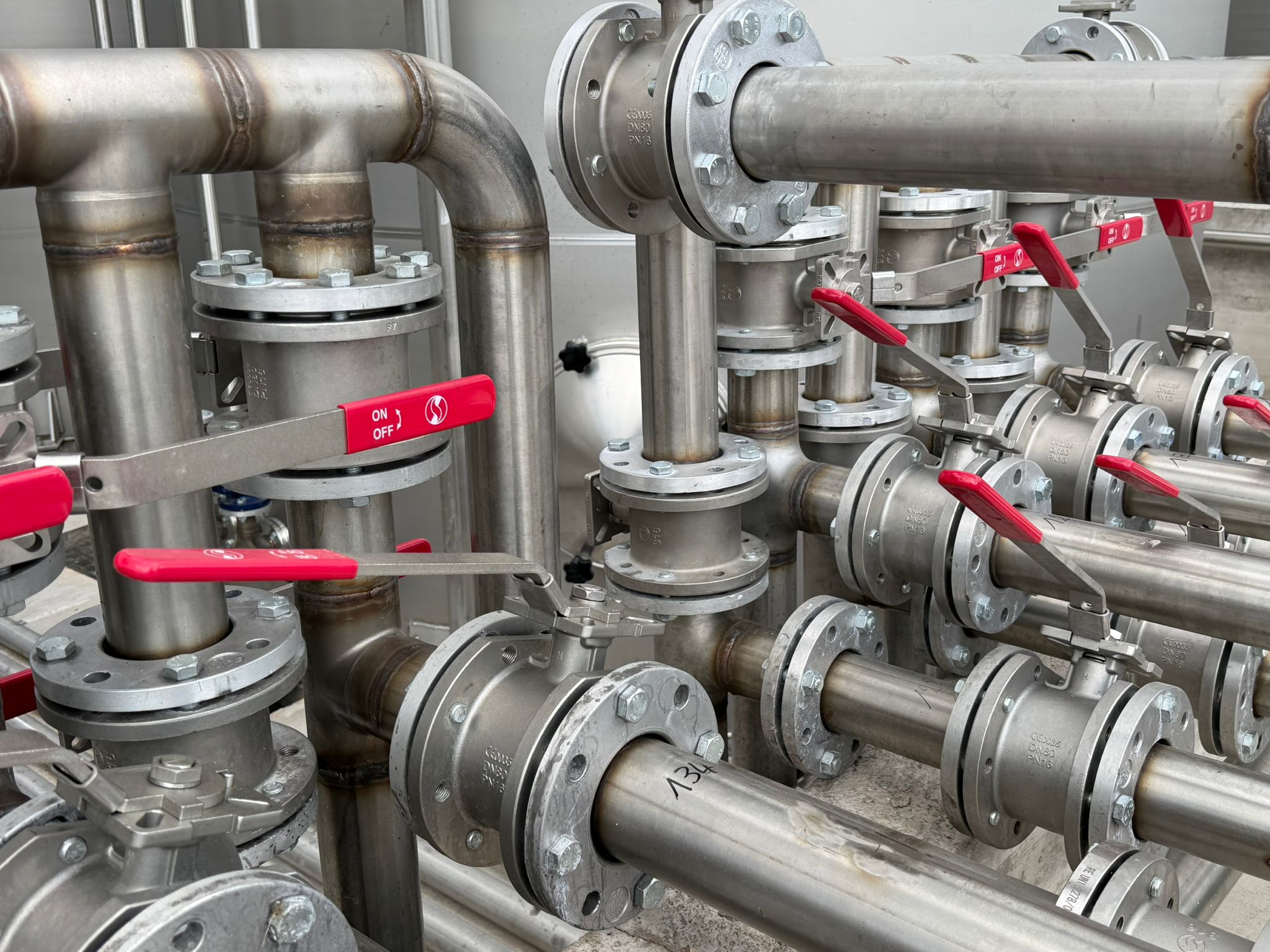 Stainless-steel oil handling lines and valves
