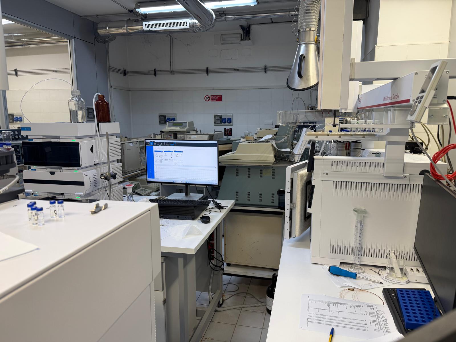 Laboratory monitoring for controlled oil release